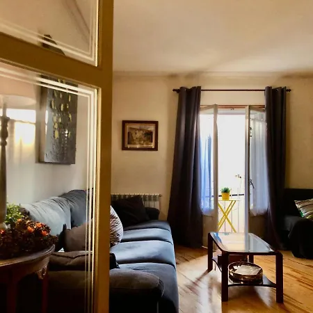 Maison Biscuit. A La Placa De La